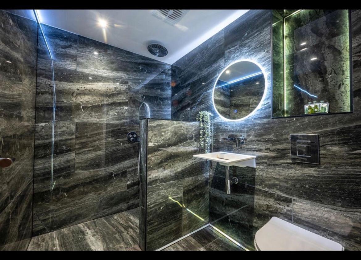 Royal Mile Apartment 2Bedroom エディンバラ エクステリア 写真
